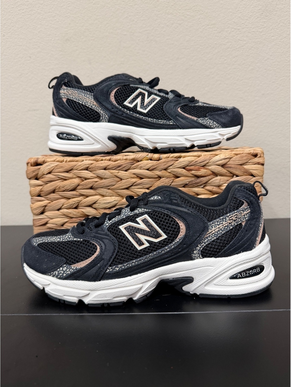 Size 7 - *SAMPLE* New Balance Women’s 530 “Black Flat Taupe”
